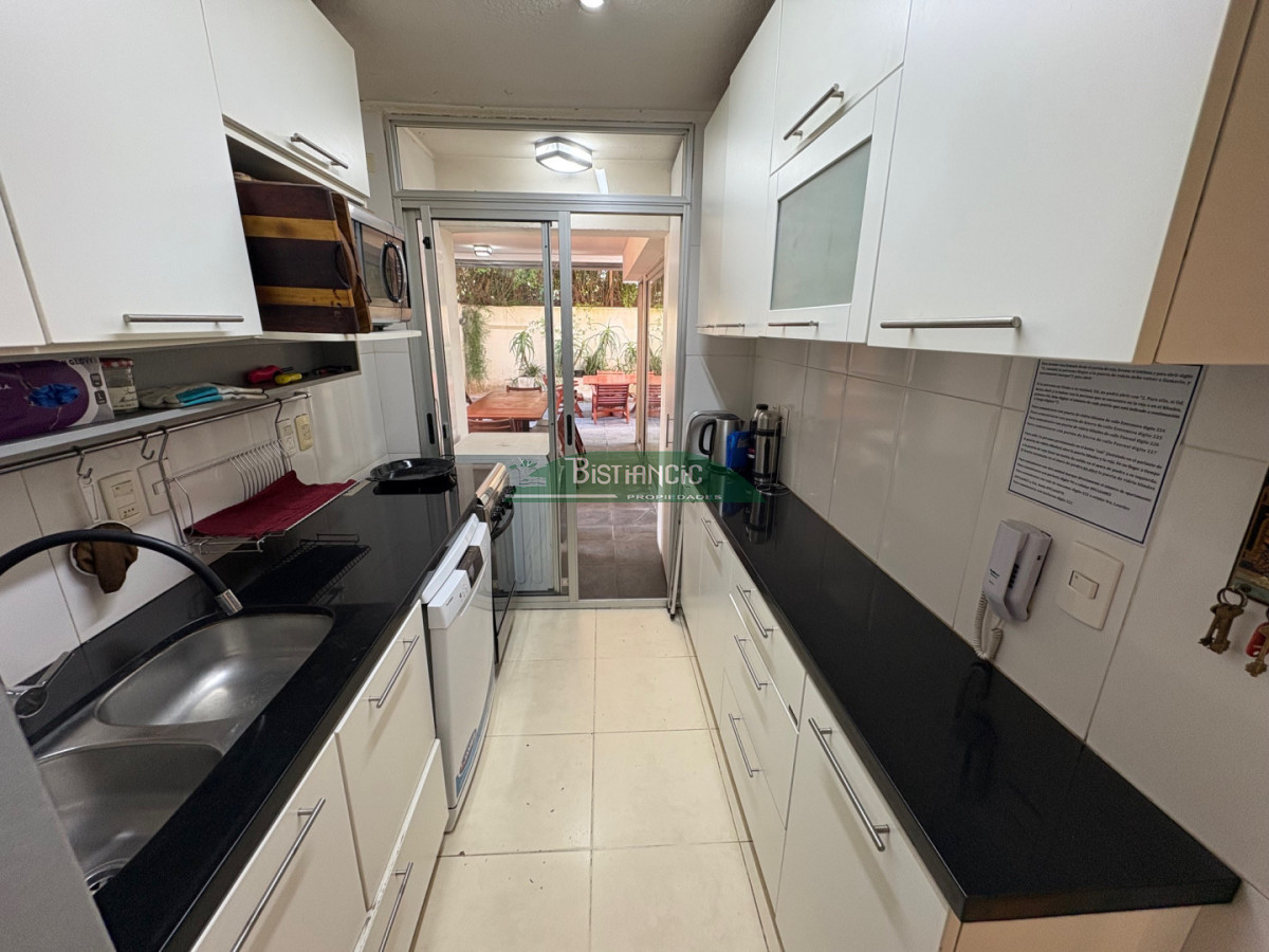 Apartamento ID.3005 - Apartamento de 3 dorm 3 baños con gran jardín, calefacción, garaje, servicio, realmente único!