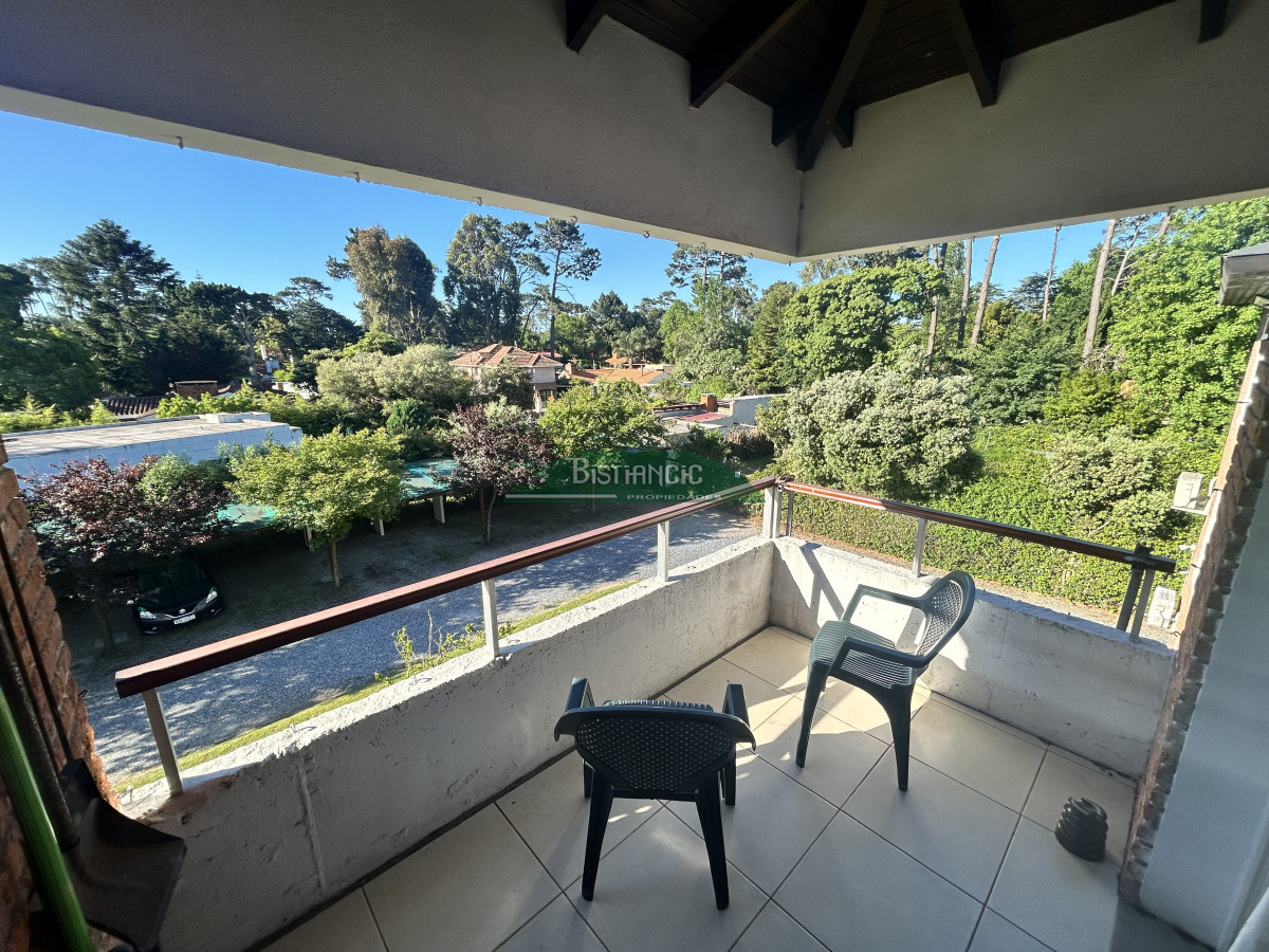 Apartamento ID.1614 - ALQUILER DE TEMPORADA Apartamento cómodo en barrio Country, 3 dormitorios, 2 baños, terraza con parrillero y cochera