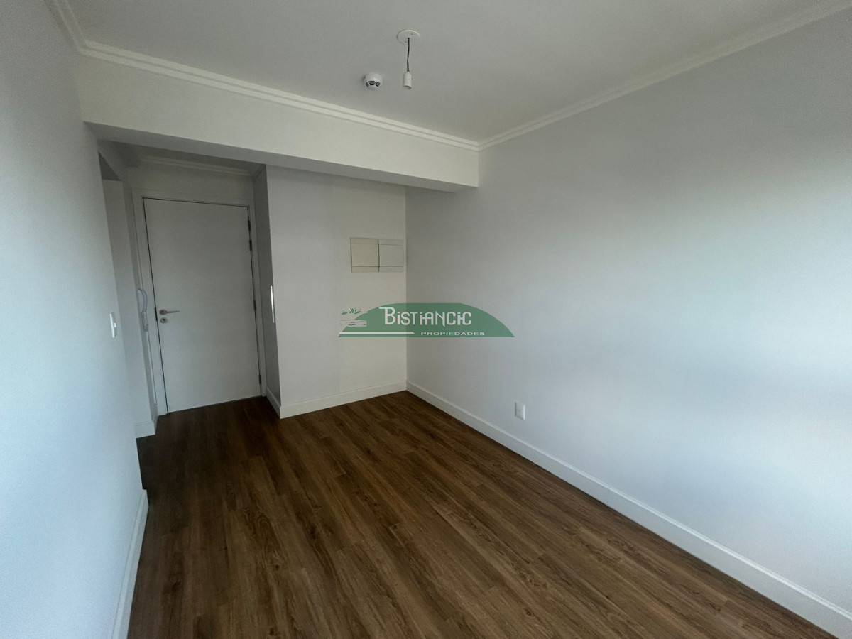 Apartamento ID.3034 - Departamento un ambiente en torre a estrenar, piso alto, piscina climatizada, otra abierta,gym , parrilleros, etc. Venta US$ 105.000.. 