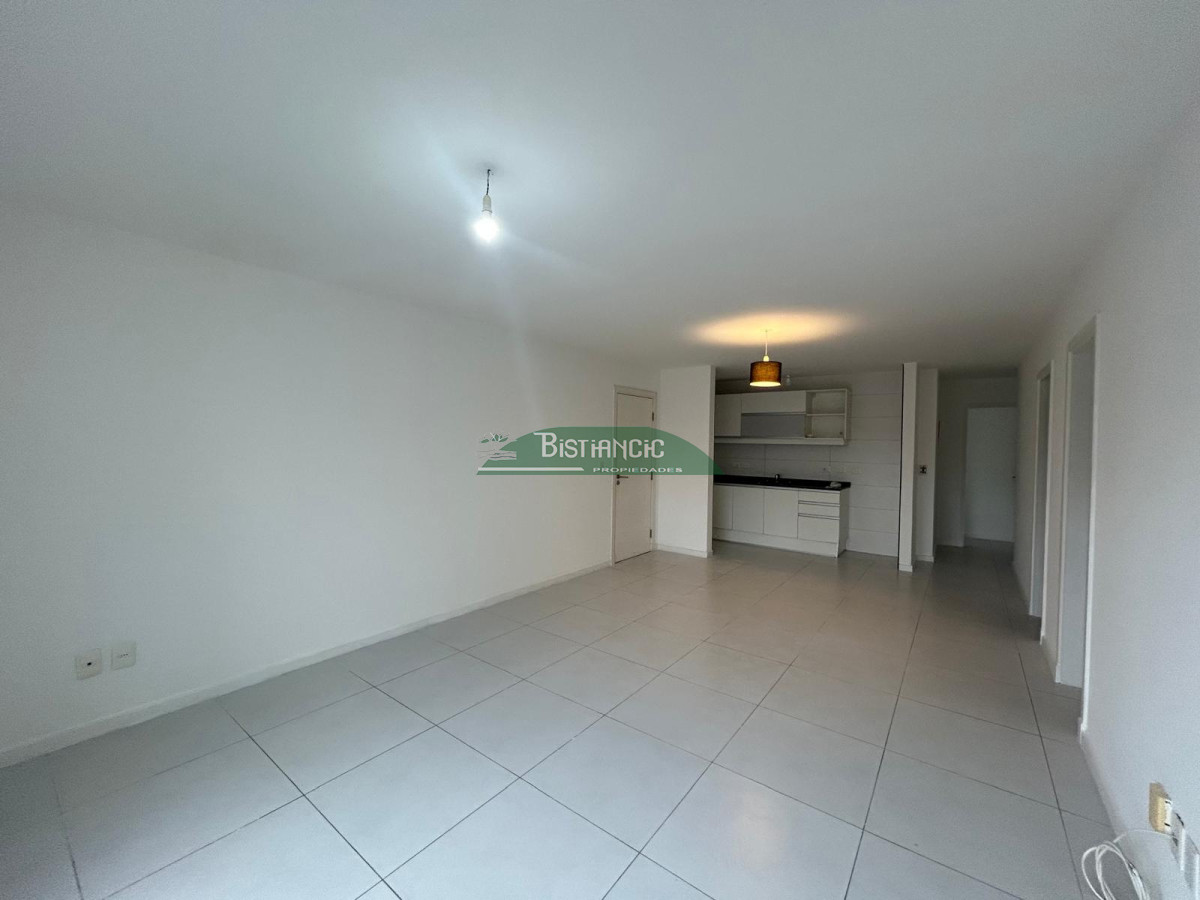 Alquiler anual   apartamento proximo al parque alicia, 3 dormitorios, 1 en suite, 2 baños, balcón y terraza. - GoPunta - Portal Inmobiliario de Punta del Este - Maldonado