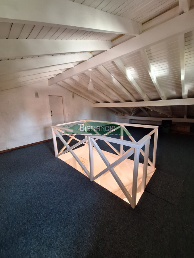 Apartamento ID.1392 - Alquiler anual - Cómodo departamento en Barrio Cantegril, 2 dormitorios, 2 baños, entre piso ideal playroom. 