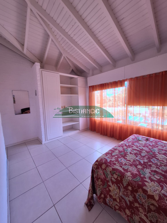 Apartamento ID.1392 - Alquiler anual - Cómodo departamento en Barrio Cantegril, 2 dormitorios, 2 baños, entre piso ideal playroom. 