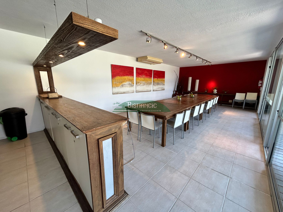 Apartamento ID.1289 - Excelente apartamento de 3 dormitorios, 3 baños, piscina, garage y baulera. Pda 18 de la Mansa. U$S 350.000