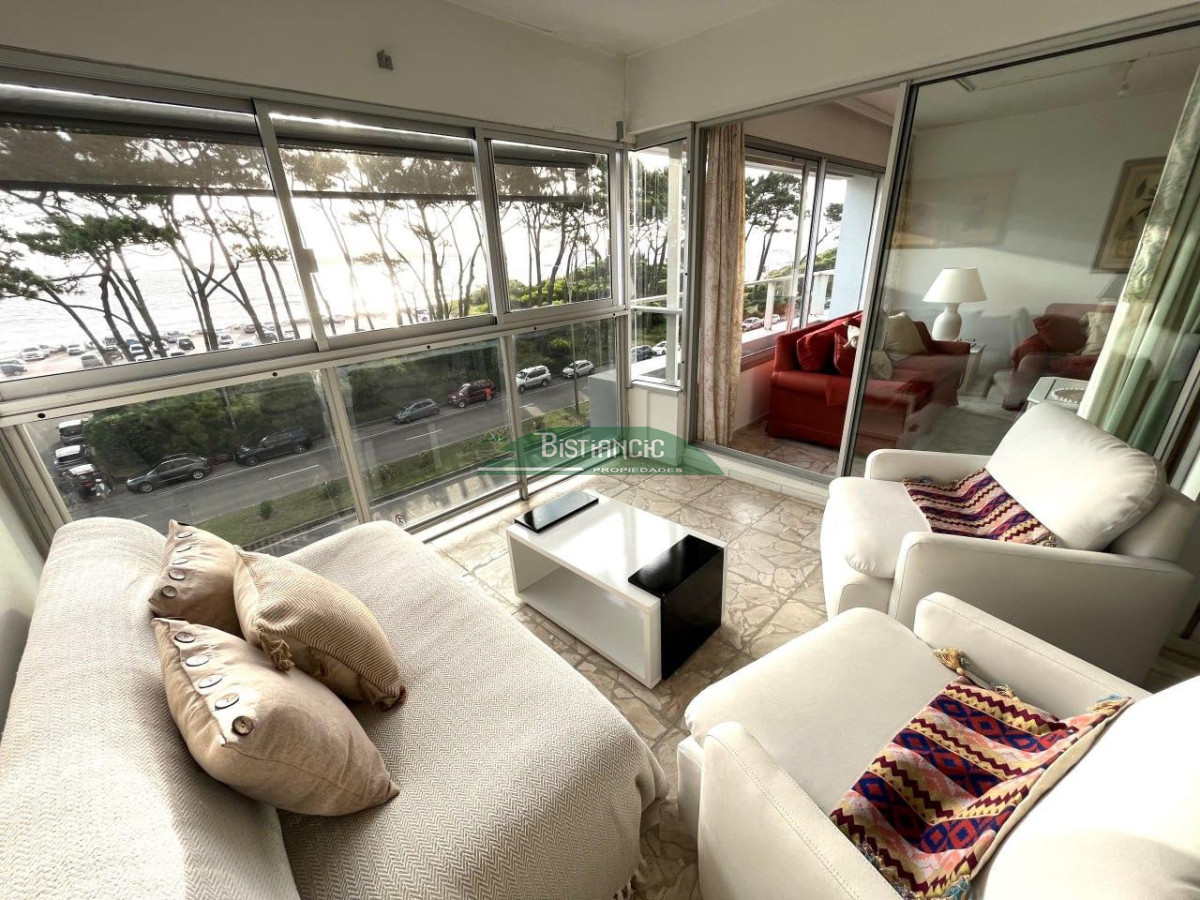 Apartamento ID.2842 - Paradas Mansa, torre de categoría, 2 dorm 2 baños más dependencia con baño, vista. Excelente calidad, consulte