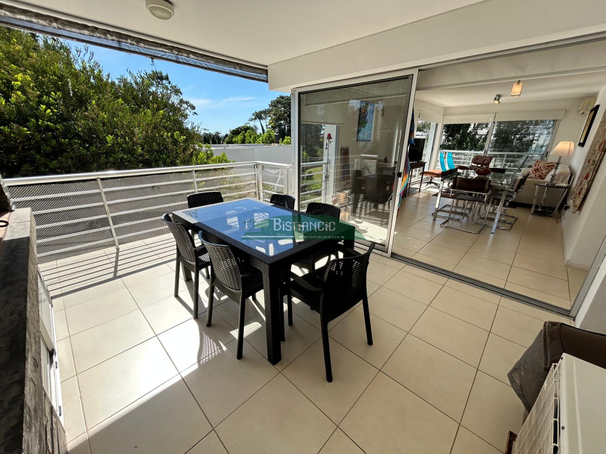 Apartamento ID.1289 - Excelente apartamento de 3 dormitorios, 3 baños, piscina, garage y baulera. Pda 18 de la Mansa. U$S 350.000
