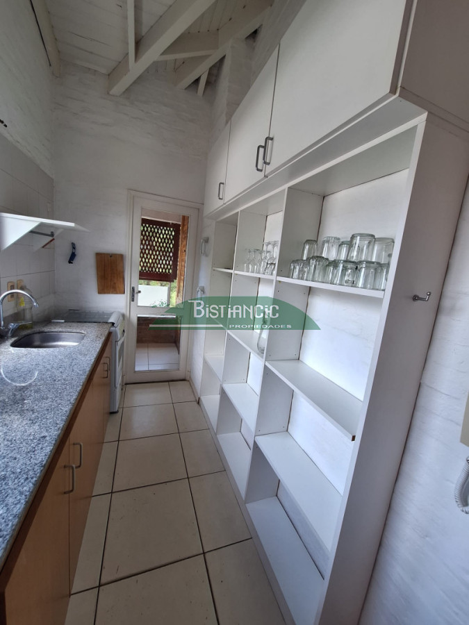 Apartamento ID.1392 - Alquiler anual - Cómodo departamento en Barrio Cantegril, 2 dormitorios, 2 baños, entre piso ideal playroom. 