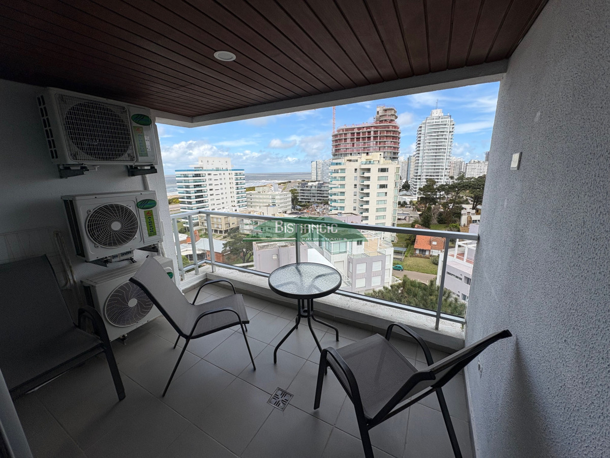 Apartamento ID.2990 - Playa Brava moderno depto equipado 2 dorm 2 baños balcón con vista al mar piscina parrilleros garaje US$ 275.000.