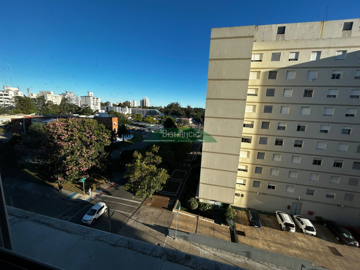 Apartamento ID.3046 - Apartamento en alquiler anual -2 dorm, 1 baño, con balcón y garage.  Zona Terminal