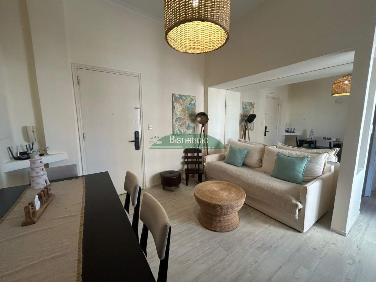 Apartamento ID.3057 - Alquiler invernal en Peninsula, Punta del este. 2 dorm,2 baños, con cochera, wifi y servicio de mucama. 