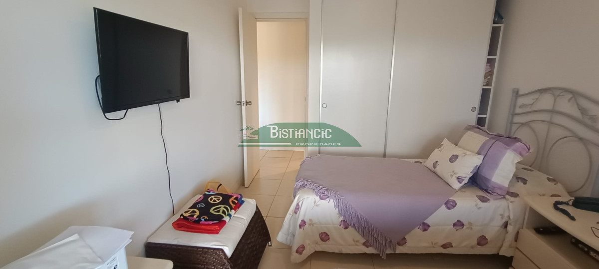 Apartamento ID.1216 - Playa Mansa Apartamento con jardín prox mar Living comedor, cocina 3 dorm, 2 baños terraza con parrillero, losa radiante, garage, baulera, piscina