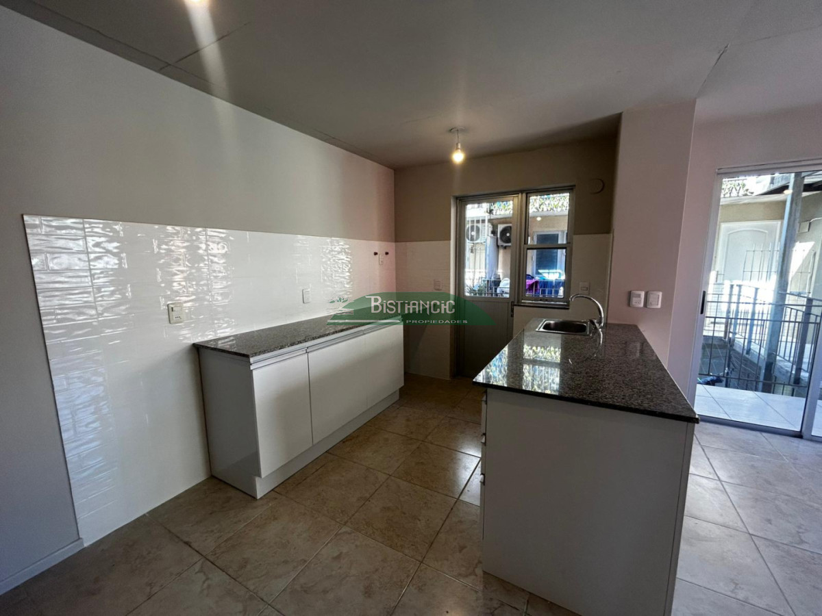 Apartamento ID.2331 - Alquiler anual en Urbanización San Jorge, 2 dormitorios, 1 baño. Con estacionamiento fijo. 