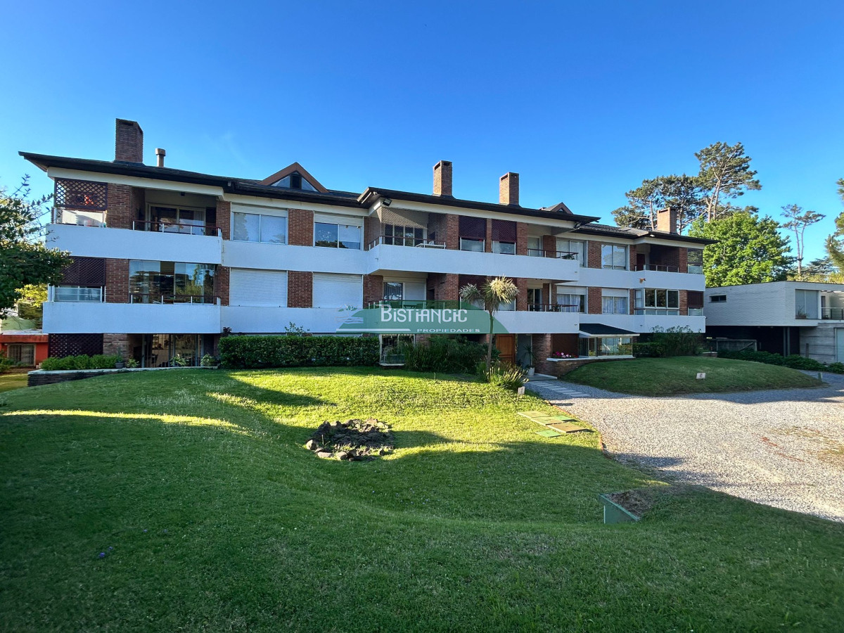 Apartamento ID.1614 - ALQUILER DE TEMPORADA Apartamento cómodo en barrio Country, 3 dormitorios, 2 baños, terraza con parrillero y cochera