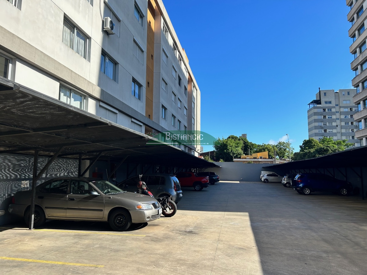 Apartamento ID.2226 - Centro Maldonado depto 1dorm y medio con cochera y ascensor, venta US$ 105000 .