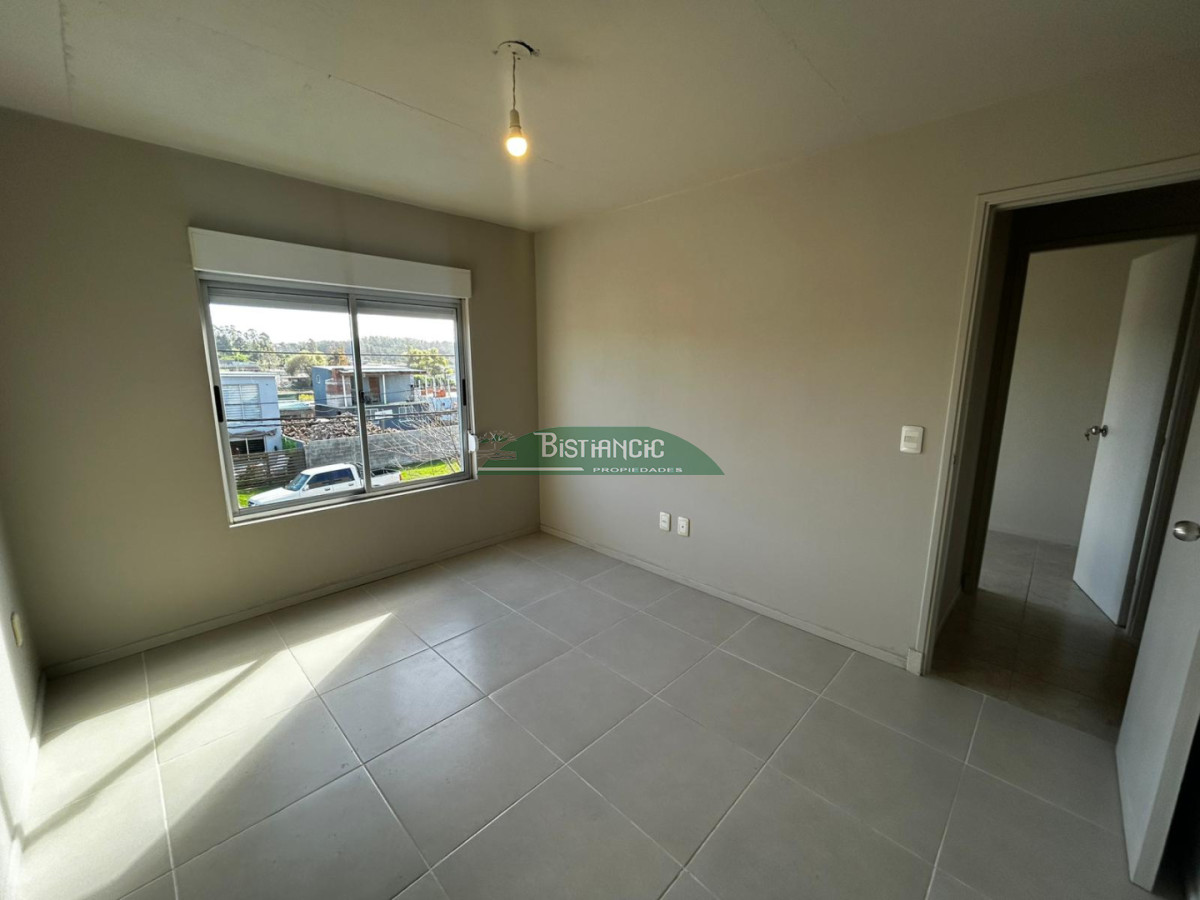 Apartamento ID.2331 - Alquiler anual en Urbanización San Jorge, 2 dormitorios, 1 baño. Con estacionamiento fijo. 