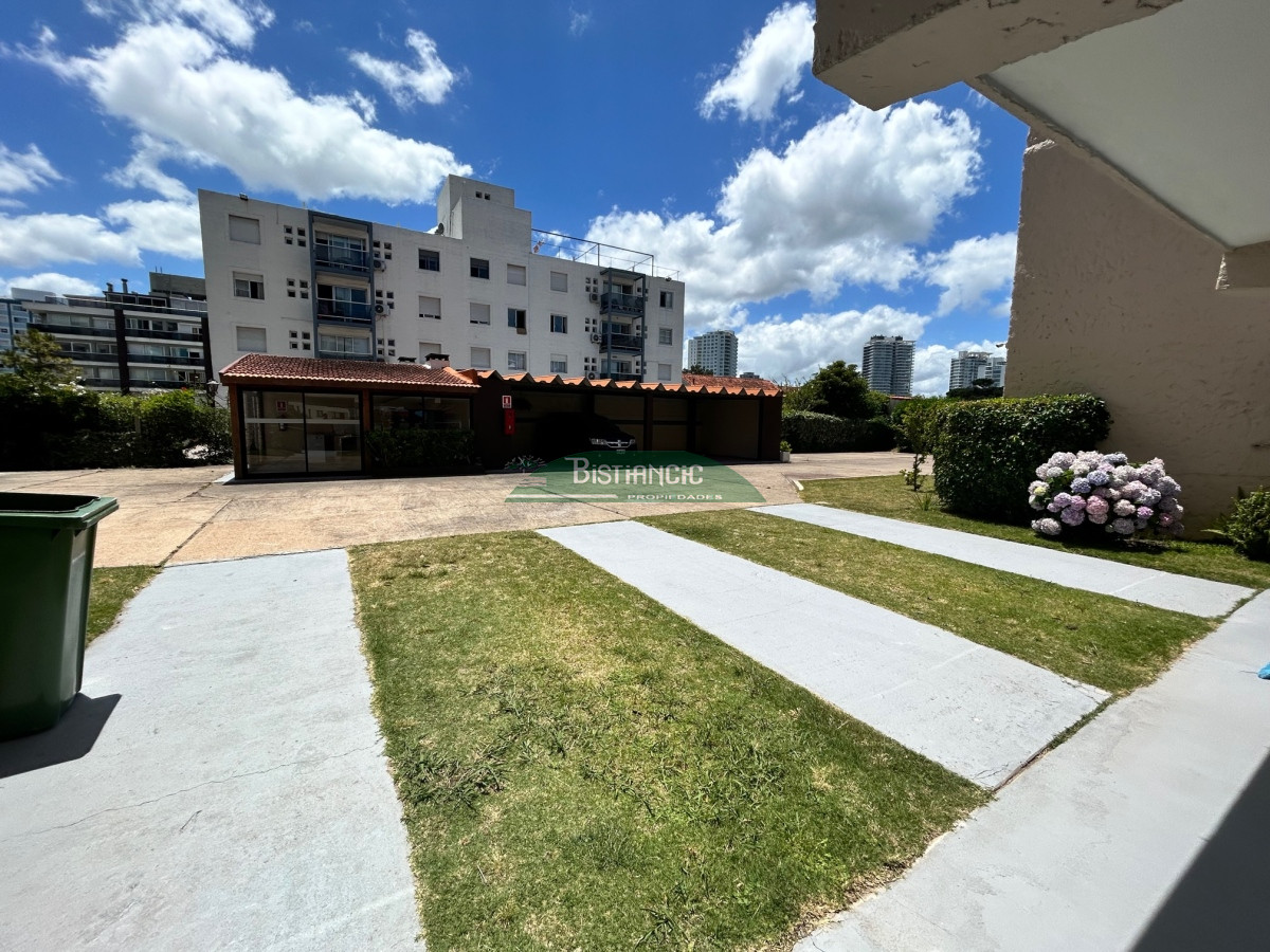 Apartamento ID.2880 - Venta Apartamento 1 dormitorio con cochera próximo península, Venta US$ 115.000.
