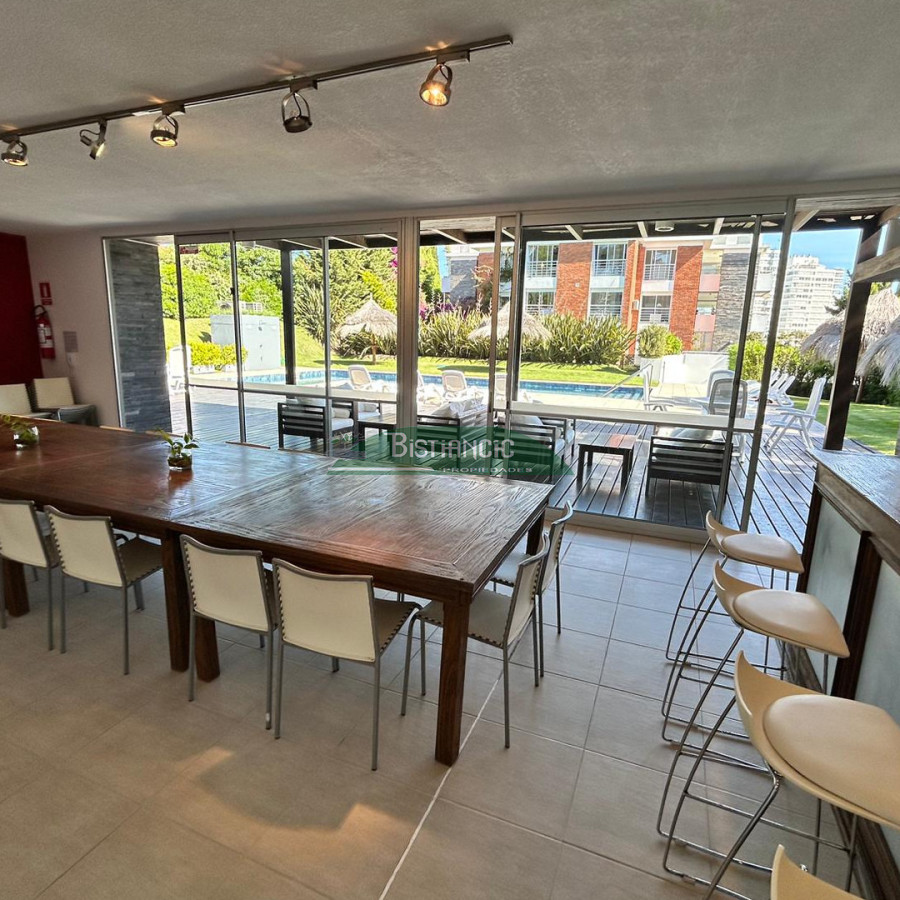 Apartamento ID.3005 - Apartamento de 3 dorm 3 baños con gran jardín, calefacción, garaje, servicio, realmente único!