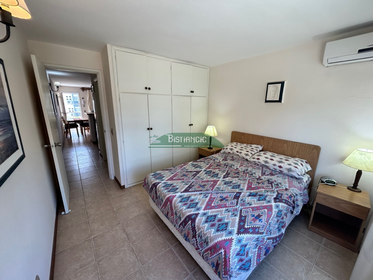 Apartamento ID.2880 - Venta Apartamento 1 dormitorio con cochera próximo península, Venta US$ 115.000.