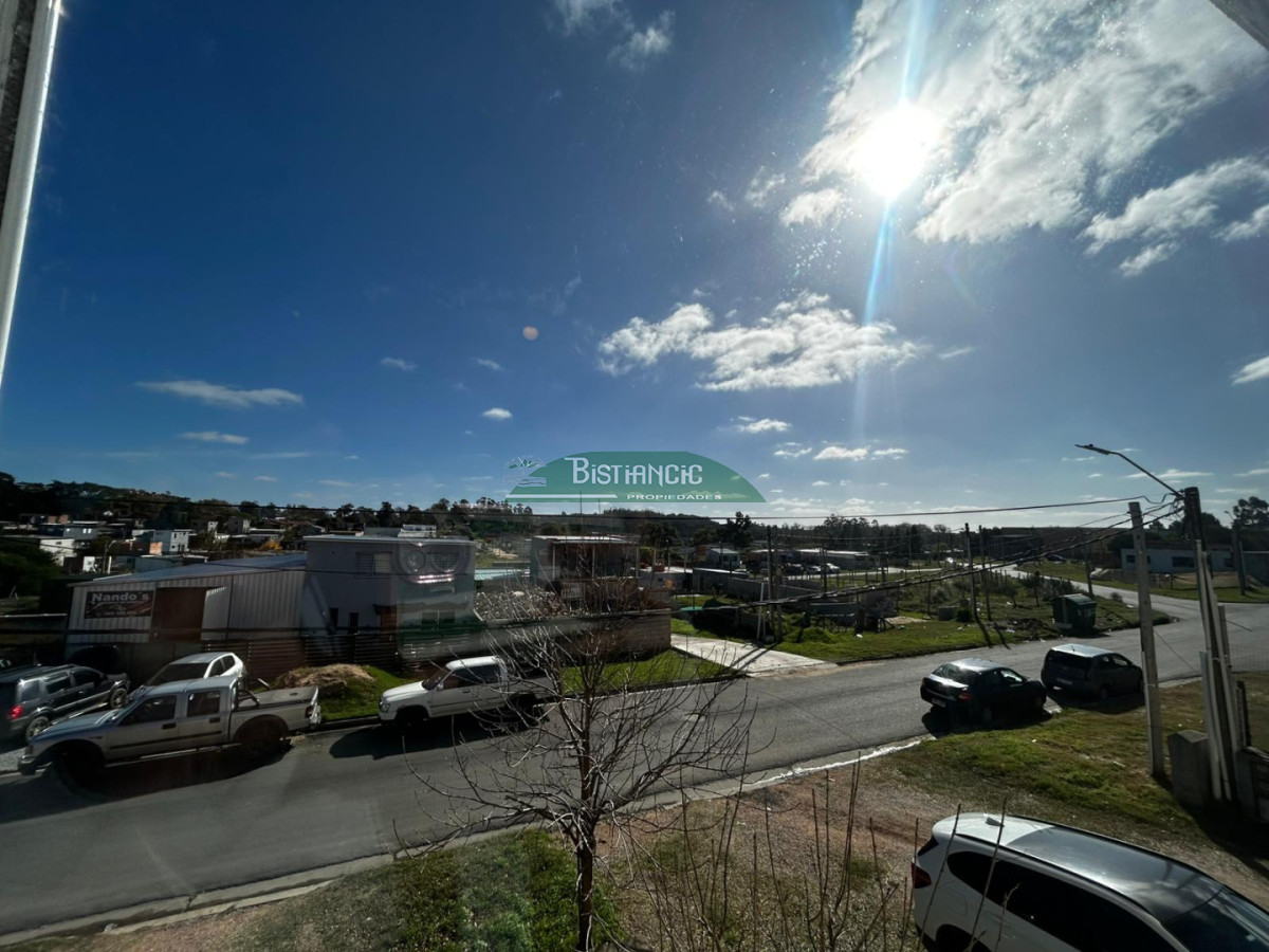 Apartamento ID.2331 - Alquiler anual en Urbanización San Jorge, 2 dormitorios, 1 baño. Con estacionamiento fijo. 