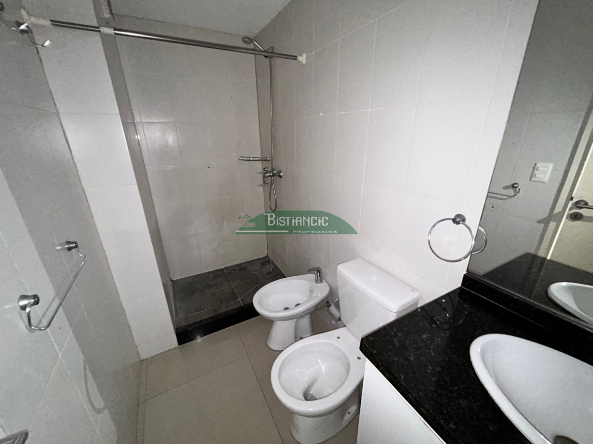 Apartamento ID.2226 - Centro Maldonado depto 1dorm y medio con cochera y ascensor, venta US$ 105000 .