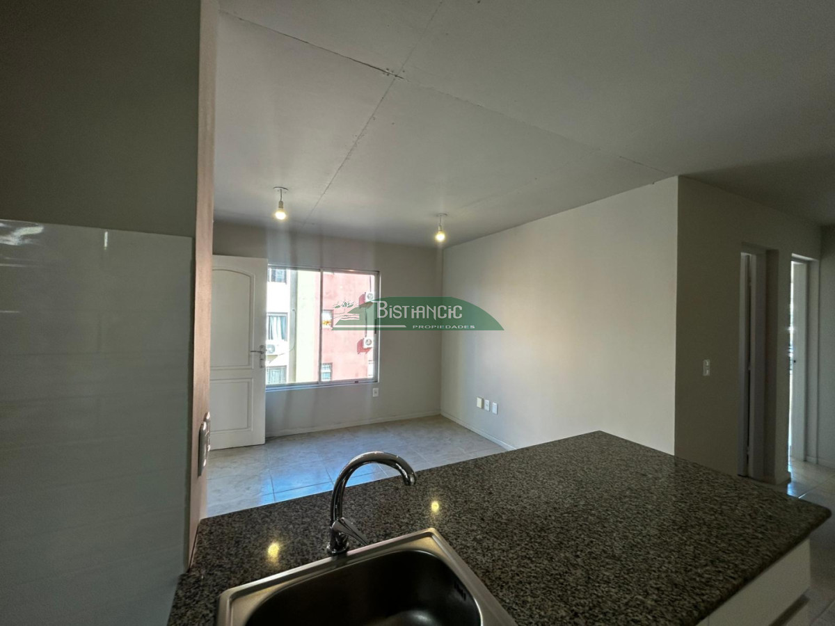 Apartamento ID.2331 - Alquiler anual en Urbanización San Jorge, 2 dormitorios, 1 baño. Con estacionamiento fijo. 
