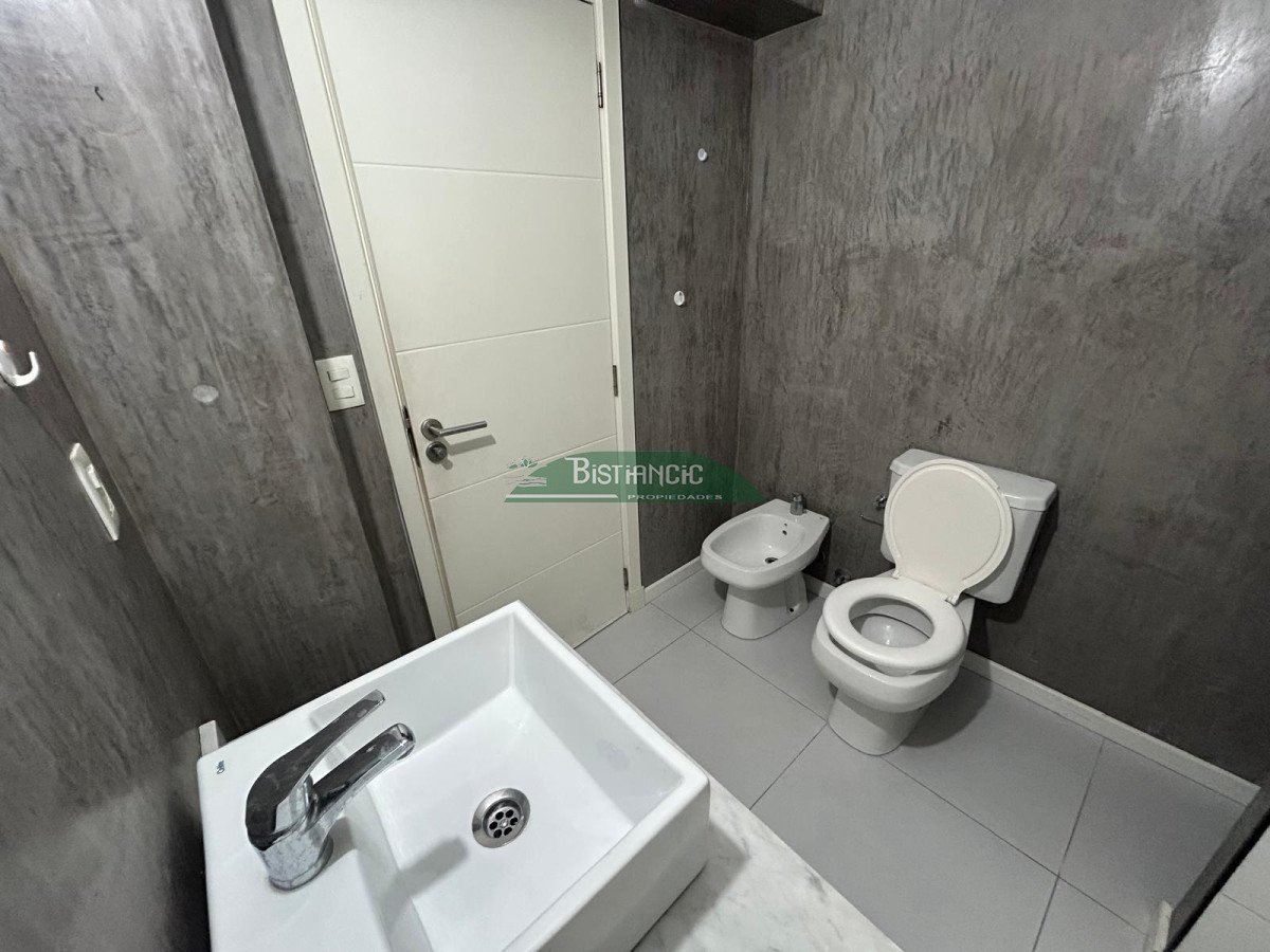 Alquiler anual   apartamento proximo al parque alicia, 3 dormitorios, 1 en suite, 2 baños, balcón y terraza. - GoPunta - Portal Inmobiliario de Punta del Este - Maldonado