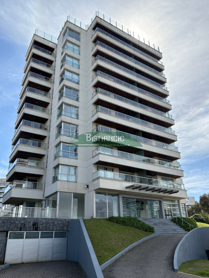 Apartamento ID.2990 - Playa Brava moderno depto equipado 2 dorm 2 baños balcón con vista al mar piscina parrilleros garaje US$ 275.000.