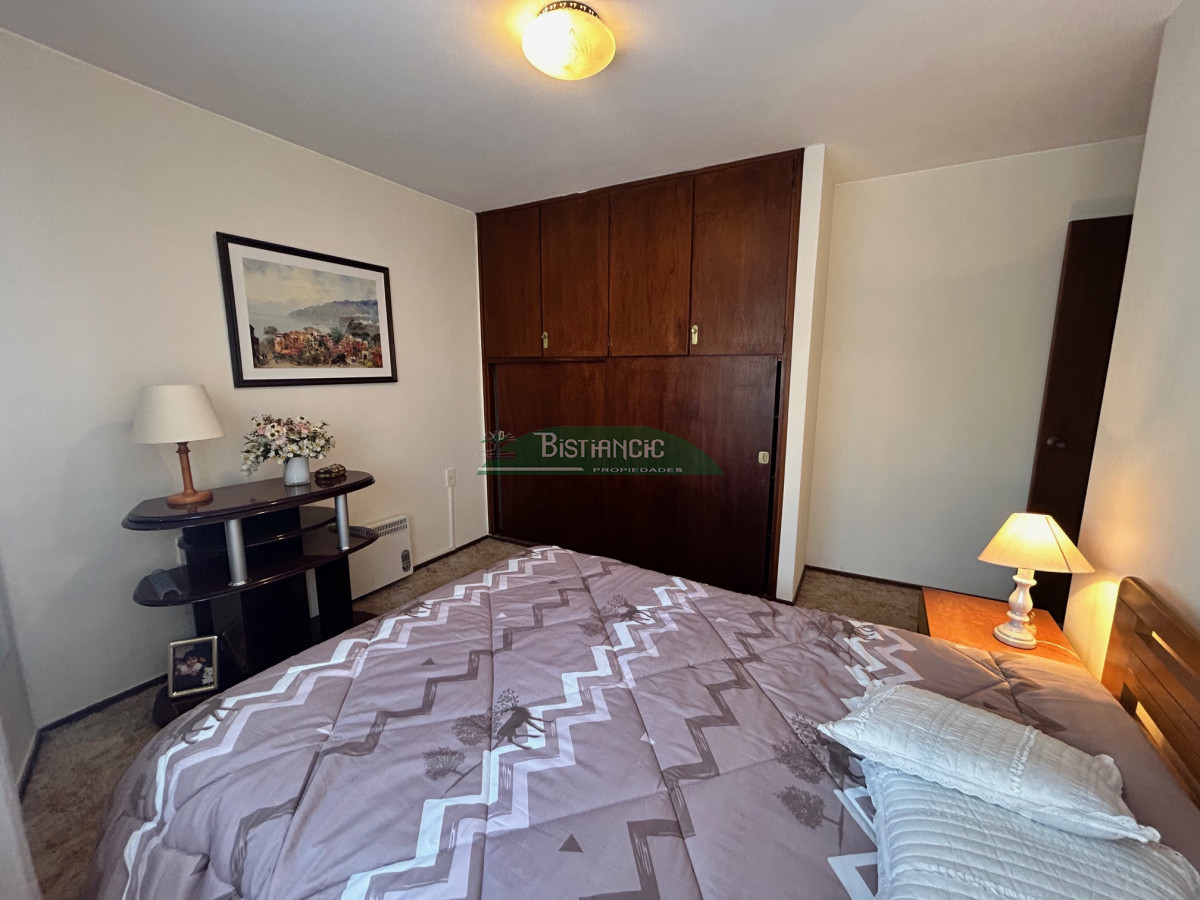 Apartamento ID.2949 - Alquiler Anual. Mansa Departamento de 4 dorm 3 baños frente al mar impecable con cochera. US$ 1600.