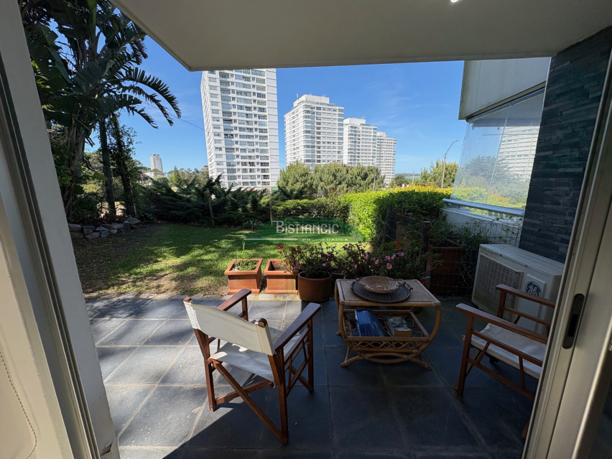 Apartamento ID.3005 - Apartamento de 3 dorm 3 baños con gran jardín, calefacción, garaje, servicio, realmente único!