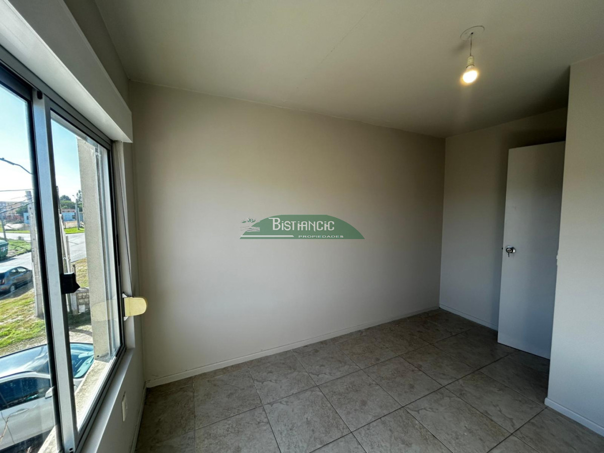 Apartamento ID.2331 - Alquiler anual en Urbanización San Jorge, 2 dormitorios, 1 baño. Con estacionamiento fijo. 