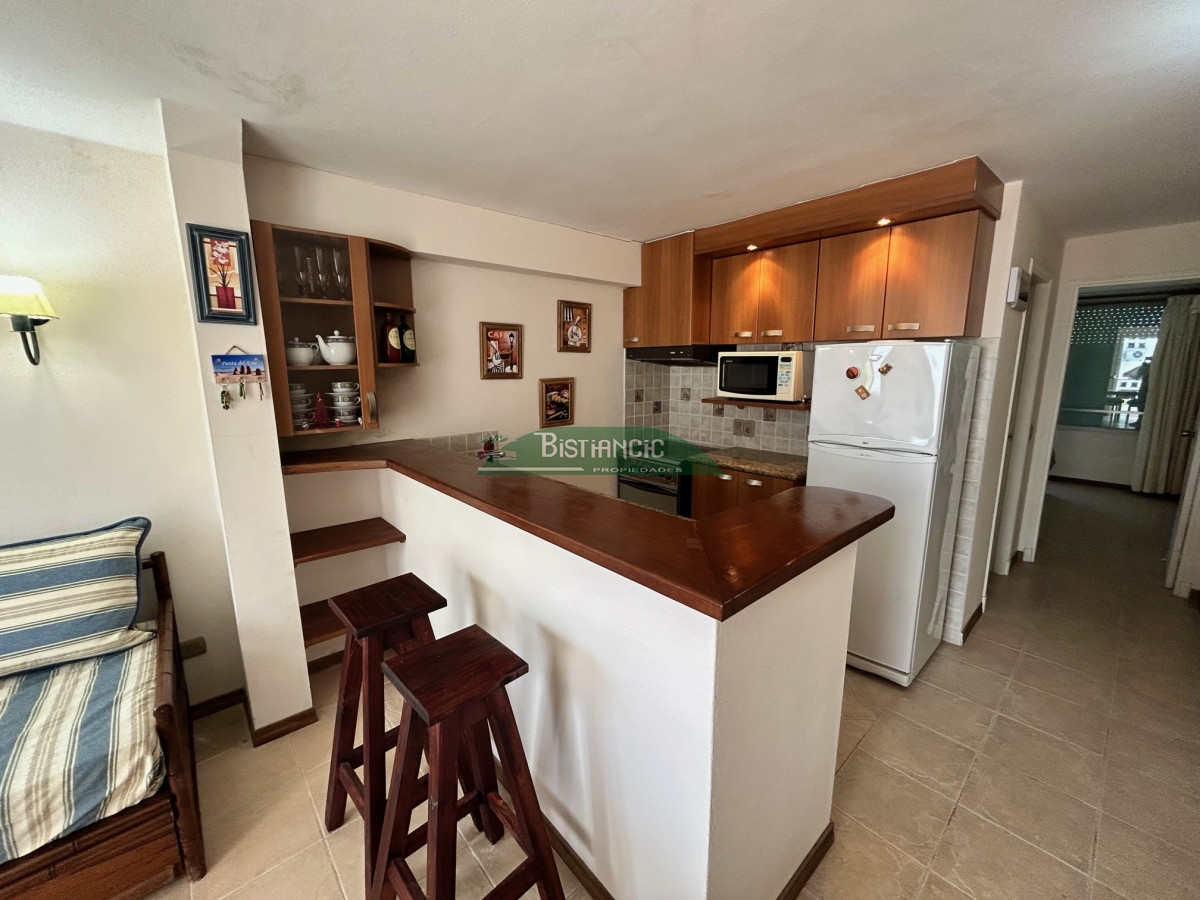 Apartamento ID.2880 - Venta Apartamento 1 dormitorio con cochera próximo península, Venta US$ 115.000.