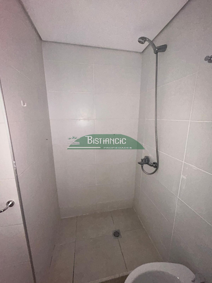 Apartamento ID.2982 - Apartamento en venta, 2 dormitorios, 1 baño, con balcón y cochera. Excelente estado.