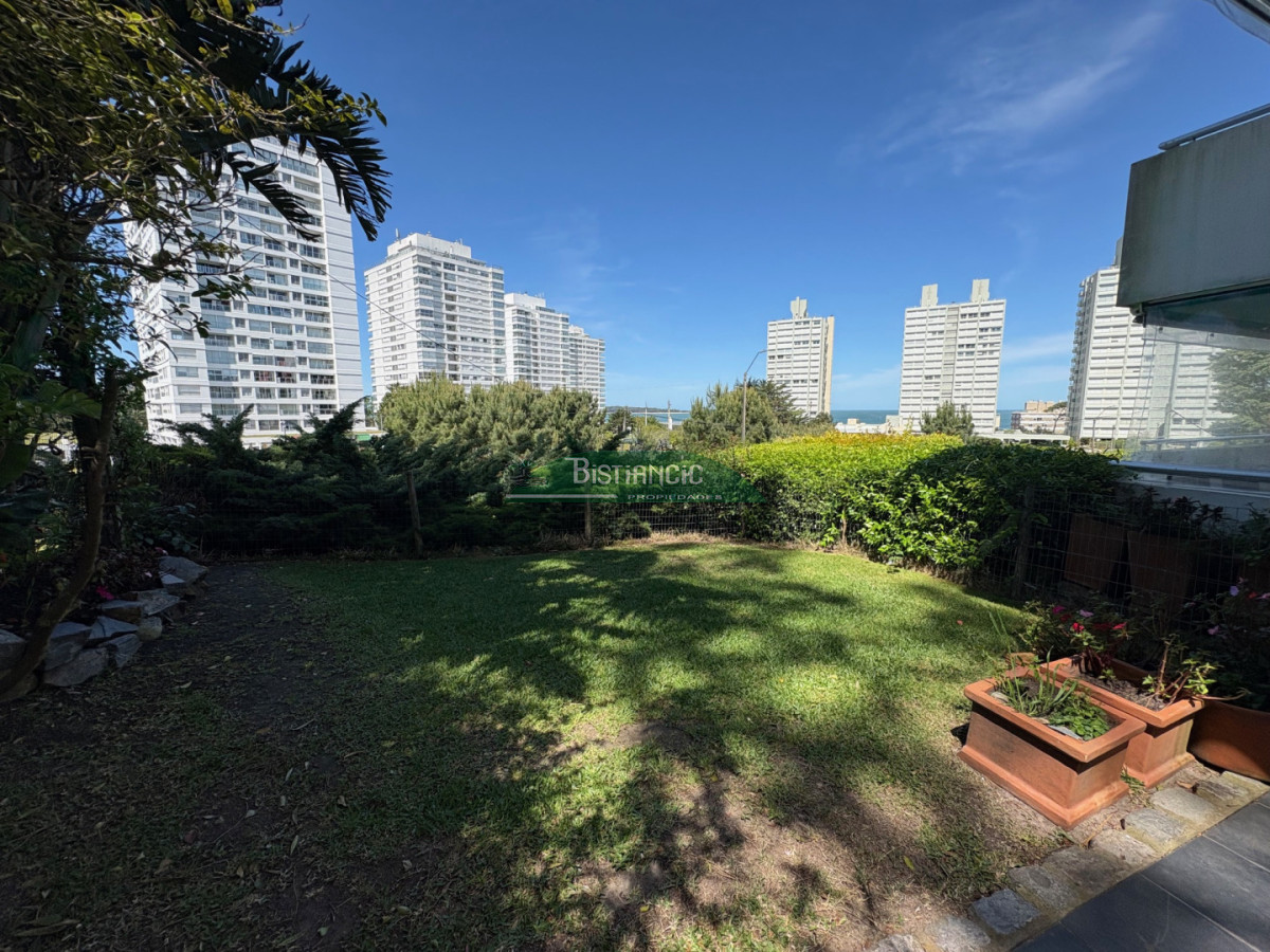 Apartamento ID.3005 - Apartamento de 3 dorm 3 baños con gran jardín, calefacción, garaje, servicio, realmente único!