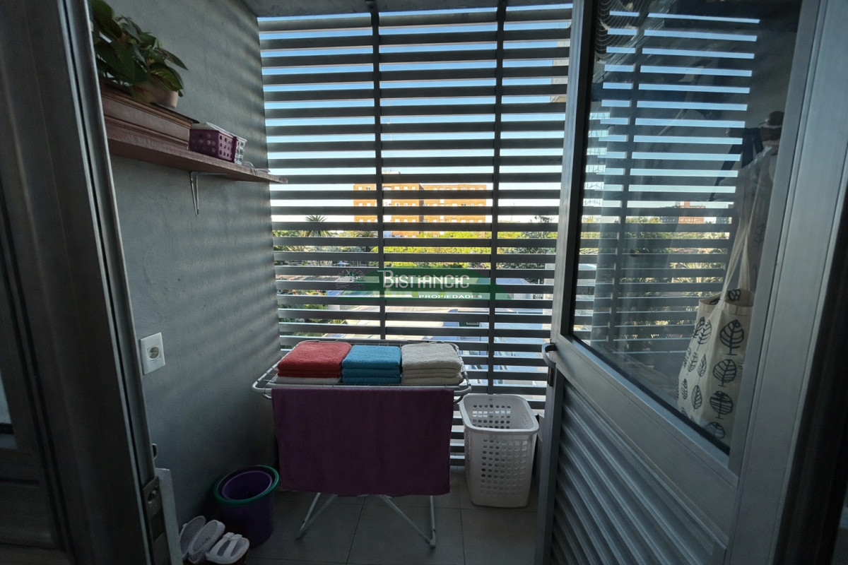 Apartamento ID.3046 - Apartamento en alquiler anual -2 dorm, 1 baño, con balcón y garage.  Zona Terminal