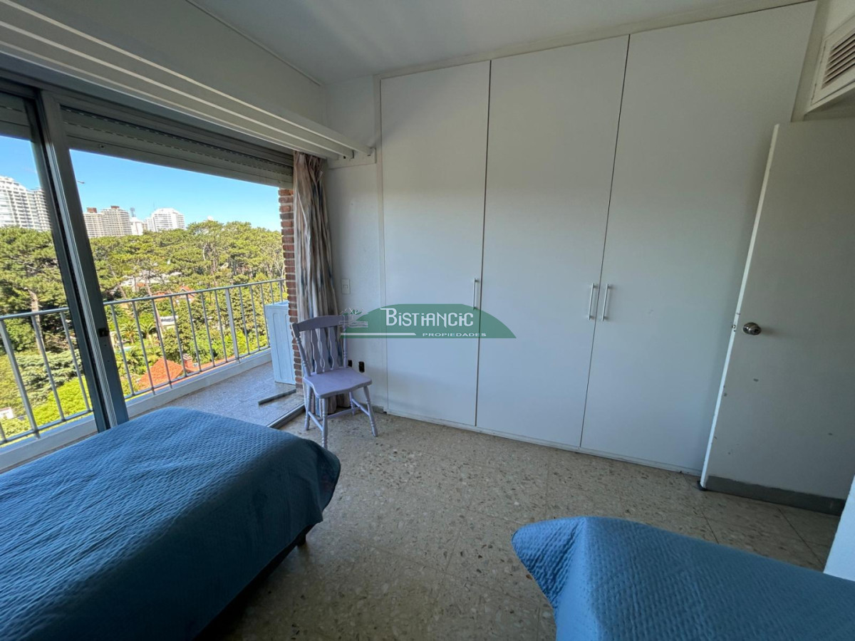 Apartamento ID.3022 - Apartamento luminoso con balcón y vista verde - Alquiler temporal o anual. En Arcobaleno. Con Piscina, Canchas, Wifi, Parrilleros Y Mas.