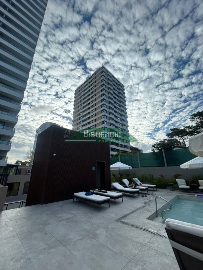 Apartamento ID.3034 - Departamento un ambiente en torre a estrenar, piso alto, piscina climatizada, otra abierta,gym , parrilleros, etc. Venta US$ 105.000.. 