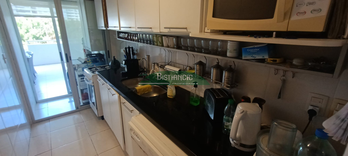 Apartamento ID.1216 - Playa Mansa Apartamento con jardín prox mar Living comedor, cocina 3 dorm, 2 baños terraza con parrillero, losa radiante, garage, baulera, piscina