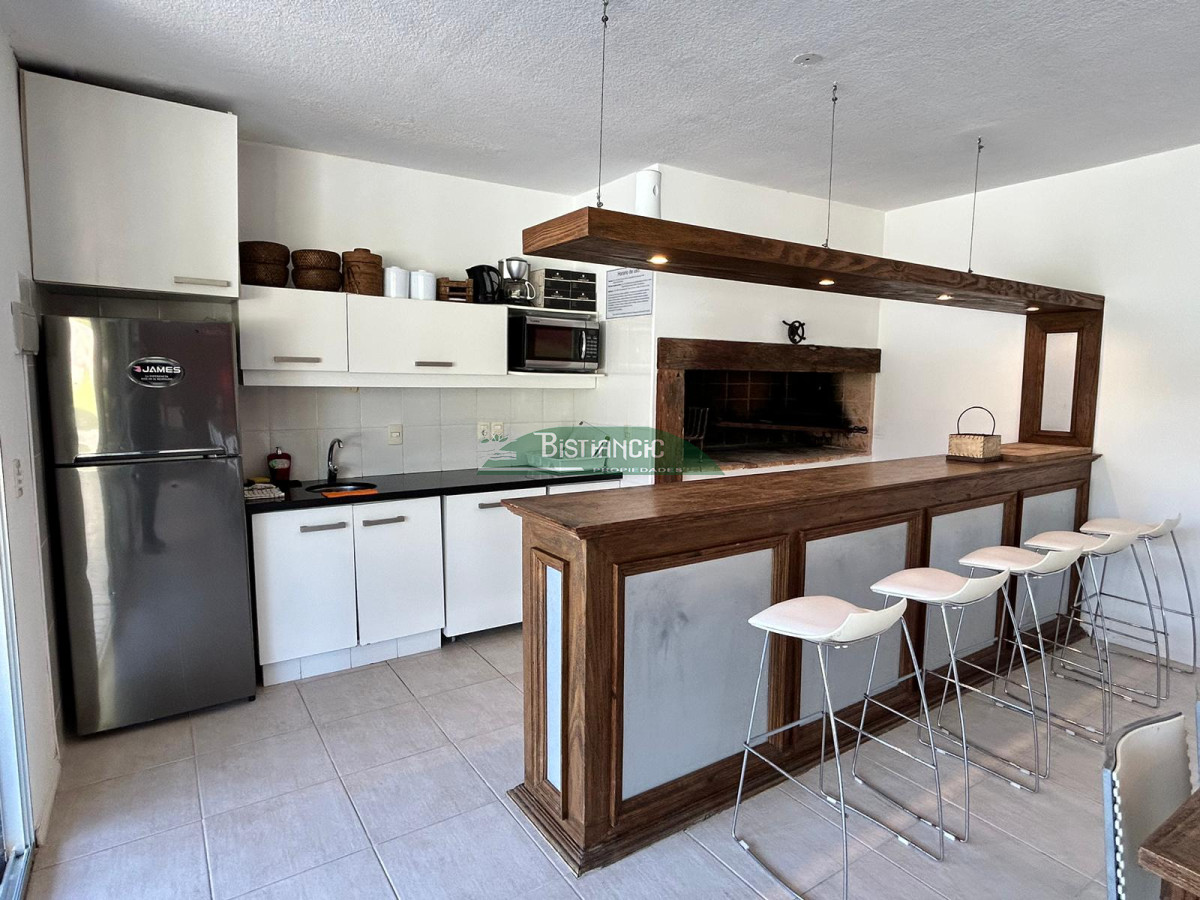 Apartamento ID.1289 - Excelente apartamento de 3 dormitorios, 3 baños, piscina, garage y baulera. Pda 18 de la Mansa. U$S 350.000