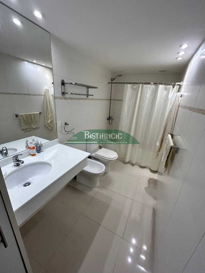 Apartamento ID.2887 - VENTA Apto 2 dorm 2 baños vista, calefacción, piscina, parrilleros, jacuzzi, garaje, y otros.
