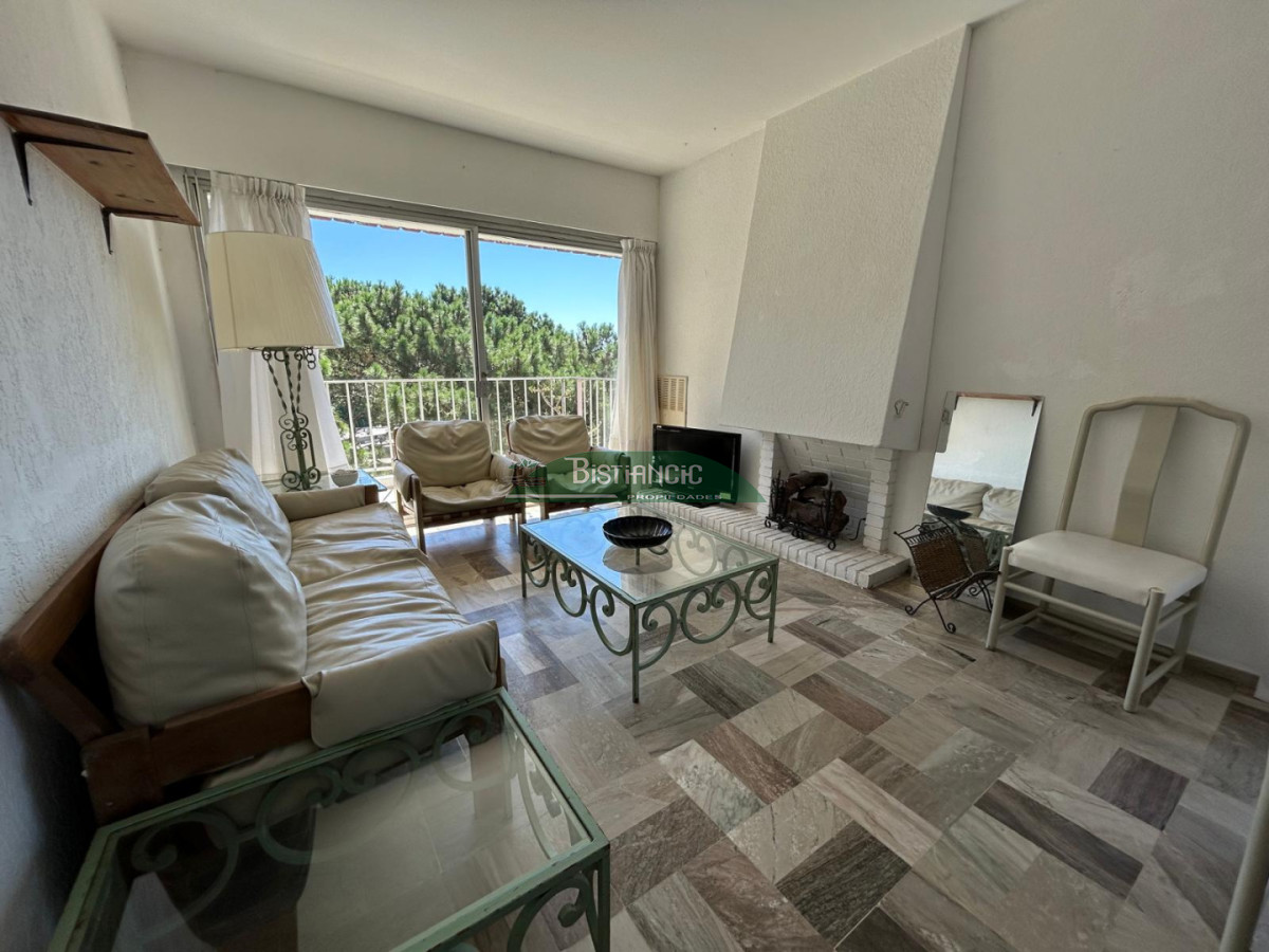 Apartamento ID.3022 - Apartamento luminoso con balcón y vista verde - Alquiler temporal o anual. En Arcobaleno. Con Piscina, Canchas, Wifi, Parrilleros Y Mas.