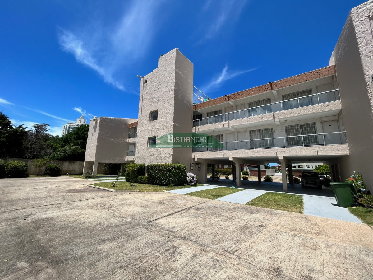 Apartamento ID.2880 - Venta Apartamento 1 dormitorio con cochera próximo península, Venta US$ 115.000.
