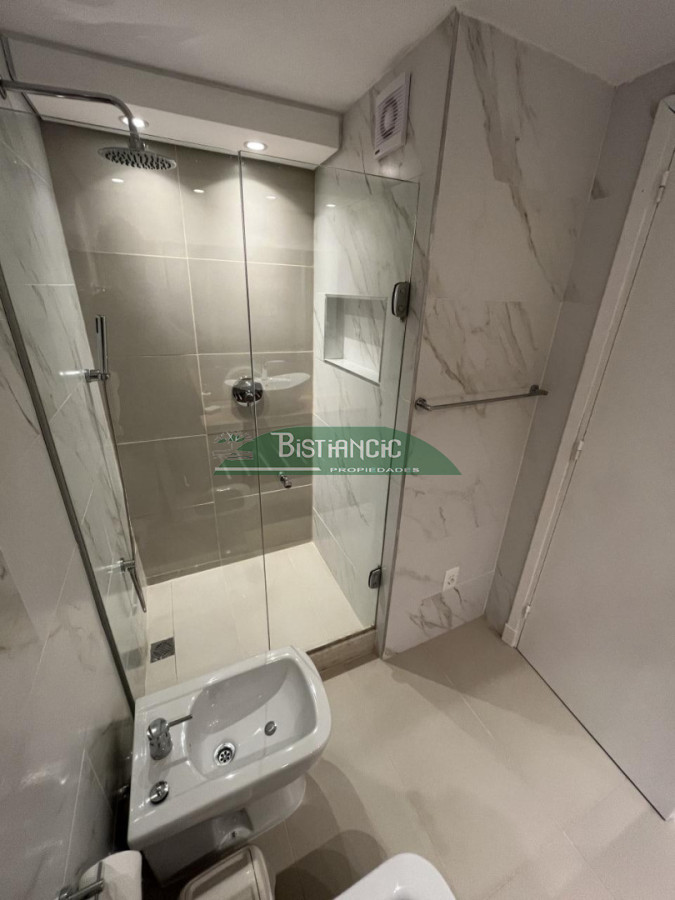 Apartamento ID.2842 - Paradas Mansa, torre de categoría, 2 dorm 2 baños más dependencia con baño, vista. Excelente calidad, consulte