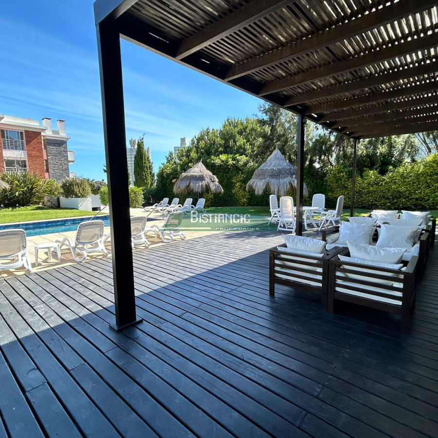 Apartamento ID.3005 - Apartamento de 3 dorm 3 baños con gran jardín, calefacción, garaje, servicio, realmente único!