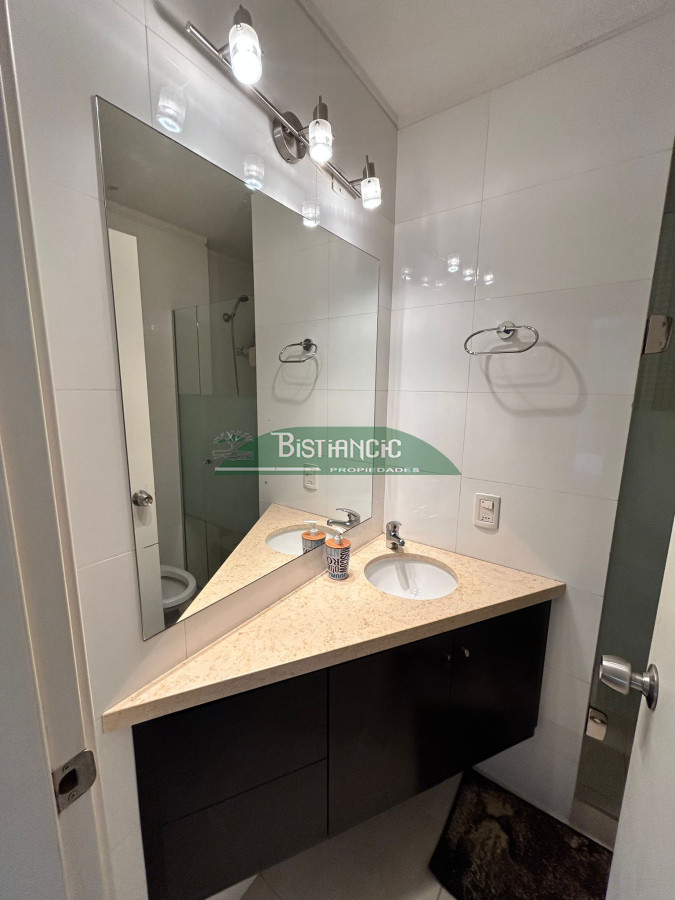 Apartamento ID.1289 - Excelente apartamento de 3 dormitorios, 3 baños, piscina, garage y baulera. Pda 18 de la Mansa. U$S 350.000