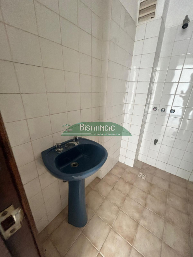 Apartamento ID.2755 - Departamento en plaza de Maldonado, 40 m2 Ideal para EstudioOficina 