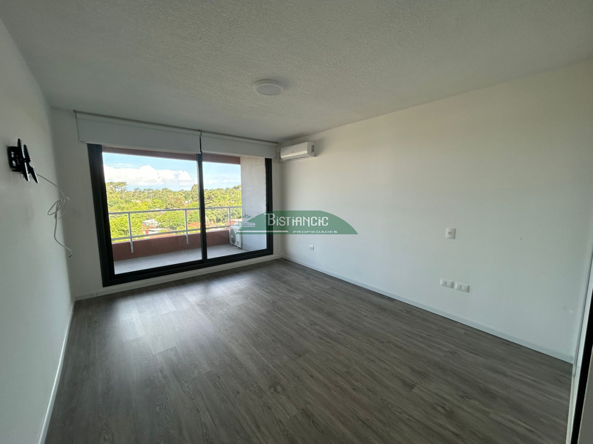 Apartamento ID.3028 - Apartamento en alquiler anual con terrazas y excelente vista al Campus
