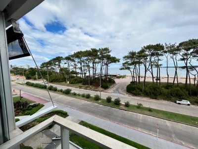 Paradas Mansa, torre de categoría, 2 dorm 2 baños más dependencia con baño, vista. Excelente calidad, US4 340.000.