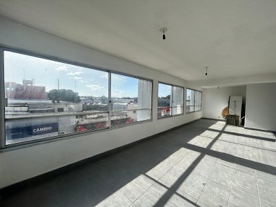 Departamento en plaza de Maldonado, 40 m2 Ideal para EstudioOficina 