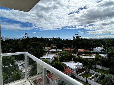 VENTA Apto 2 dorm 2 baños vista, calefacción, piscina, parrilleros, jacuzzi, garaje, y otros.