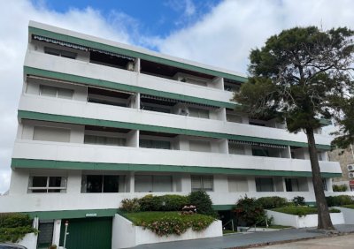 Venta apartamento frente a plaza de artesanos , Punta del este. 2 Dorm, 2 baños, con garage. A pasos de gorlero. 