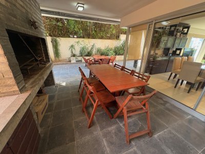 Apartamento de 3 dorm 3 baños con gran jardín, calefacción, garaje, servicio, realmente único!